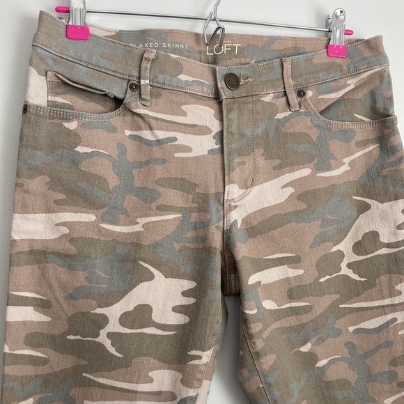 Loft| Faded Camo Relaxed Skinny Jeans sz27/4 - Picture 2 of 7